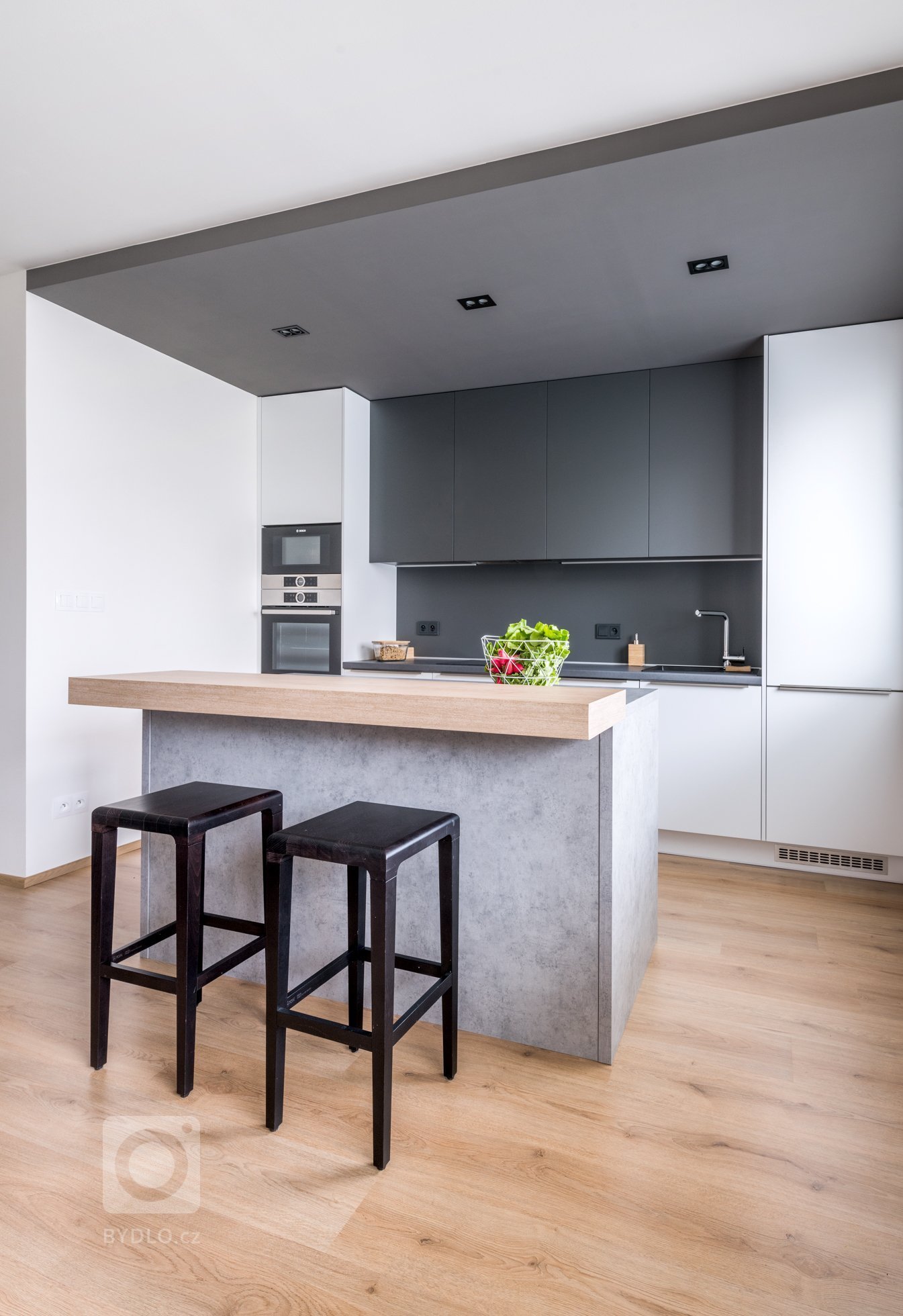 Moderní bytové interiéry se v&nbsp;posledních letech jednoznačně ubírají směrem k&nbsp;čistotě, jednoduchosti a&nbsp;vzdušnosti. Moderní interiér bytu v…