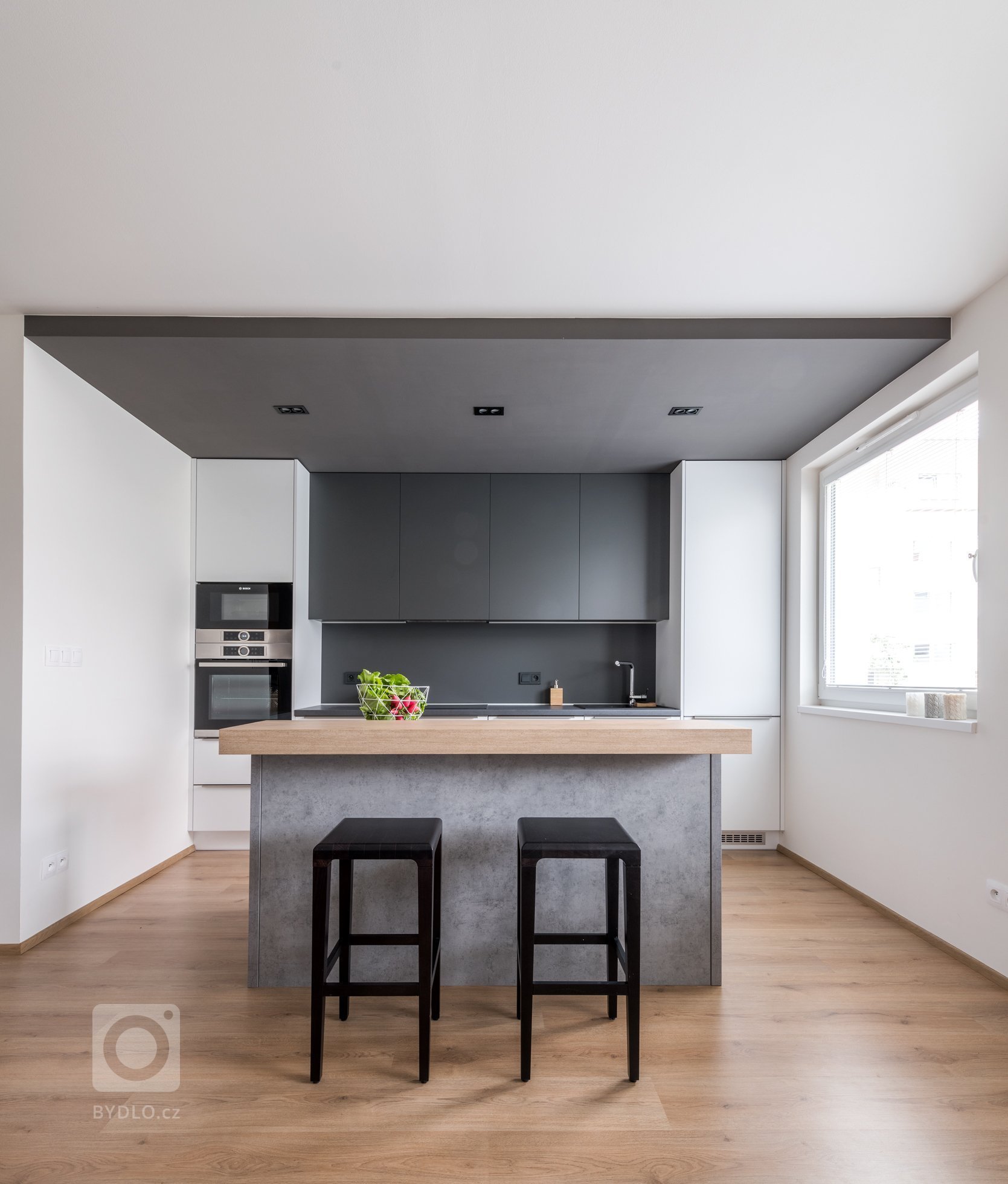 Moderní bytové interiéry se v&nbsp;posledních letech jednoznačně ubírají směrem k&nbsp;čistotě, jednoduchosti a&nbsp;vzdušnosti. Moderní interiér bytu v…