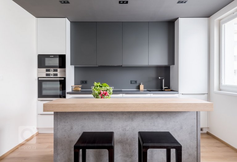 add picture to album