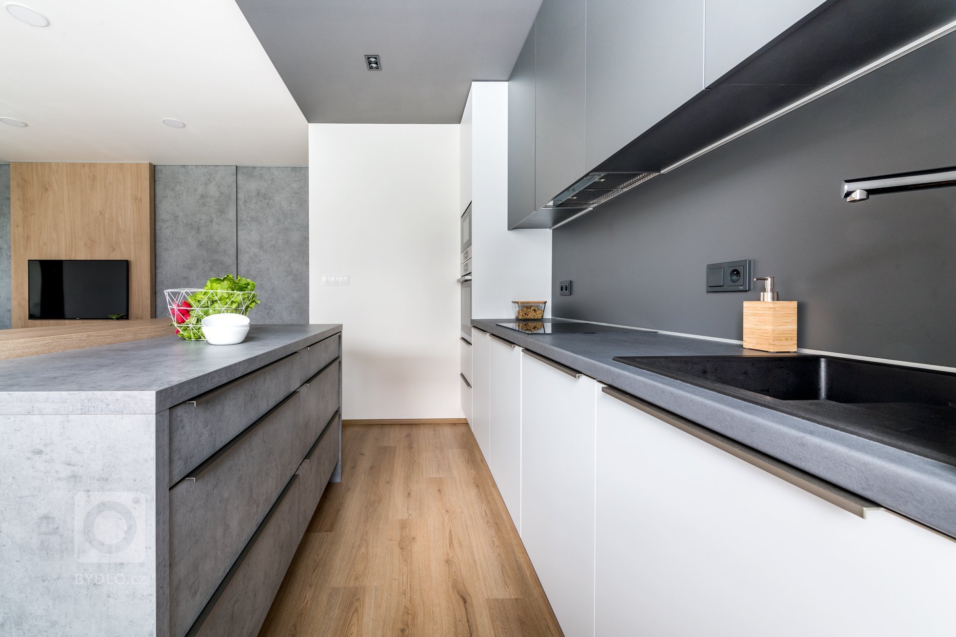 Moderní bytové interiéry se v&nbsp;posledních letech jednoznačně ubírají směrem k&nbsp;čistotě, jednoduchosti a&nbsp;vzdušnosti. Moderní interiér bytu v…
