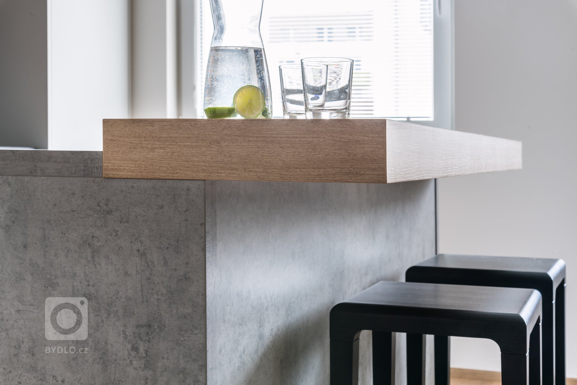 Moderní bytové interiéry se v&nbsp;posledních letech jednoznačně ubírají směrem k&nbsp;čistotě, jednoduchosti a&nbsp;vzdušnosti. Moderní interiér bytu v…