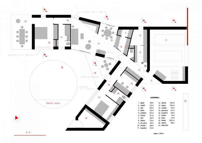Parcela v&nbsp;satelitu, kolem jsou ty &quot;tradiční&quot; domky. Ty, jejichž investoři chtěli něco klasického, aby to dobře zapadlo. Výsledek? Přece typická…
