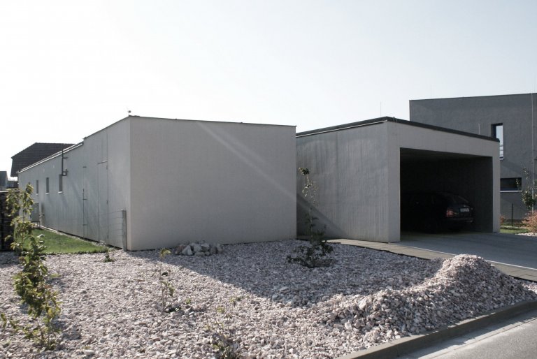 Zadáním, byl návrh interiéru obývacího pokoje, do již naprojektovaného bungalovu. Projekt byl ovšem tak špatný, že by mu správně umístěná pohovka stejně…