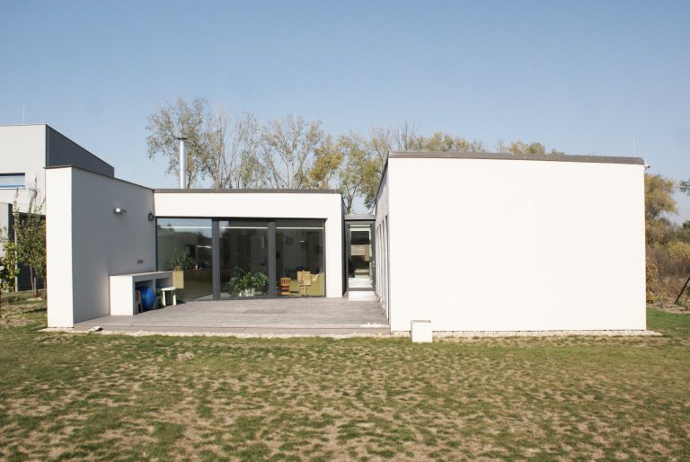 Zadáním, byl návrh interiéru obývacího pokoje, do již naprojektovaného bungalovu. Projekt byl ovšem tak špatný, že by mu správně umístěná pohovka stejně…