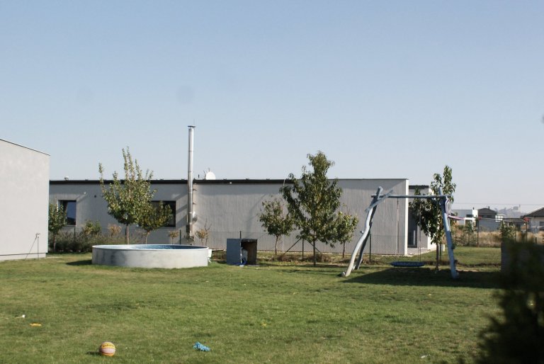 Zadáním, byl návrh interiéru obývacího pokoje, do již naprojektovaného bungalovu. Projekt byl ovšem tak špatný, že by mu správně umístěná pohovka stejně…