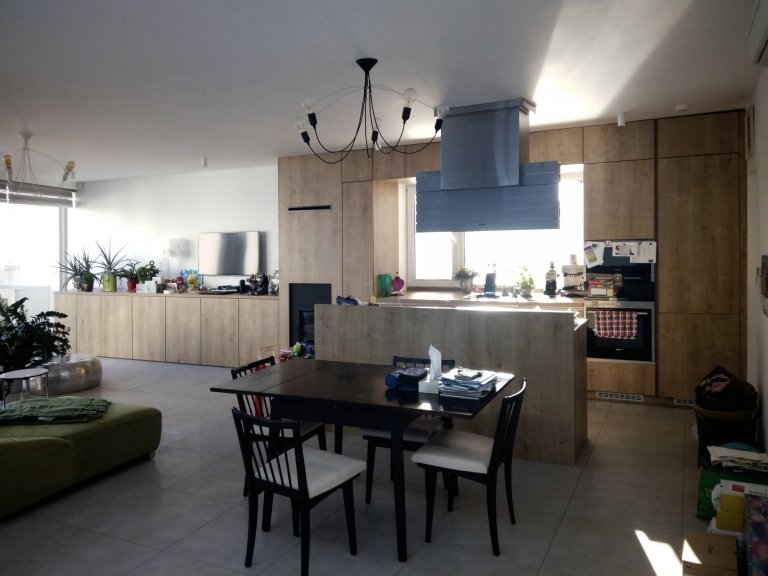 Zadáním, byl návrh interiéru obývacího pokoje, do již naprojektovaného bungalovu. Projekt byl ovšem tak špatný, že by mu správně umístěná pohovka stejně…