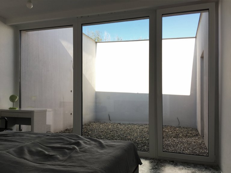 Zadáním, byl návrh interiéru obývacího pokoje, do již naprojektovaného bungalovu. Projekt byl ovšem tak špatný, že by mu správně umístěná pohovka stejně…