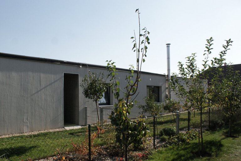 Zadáním, byl návrh interiéru obývacího pokoje, do již naprojektovaného bungalovu. Projekt byl ovšem tak špatný, že by mu správně umístěná pohovka stejně…